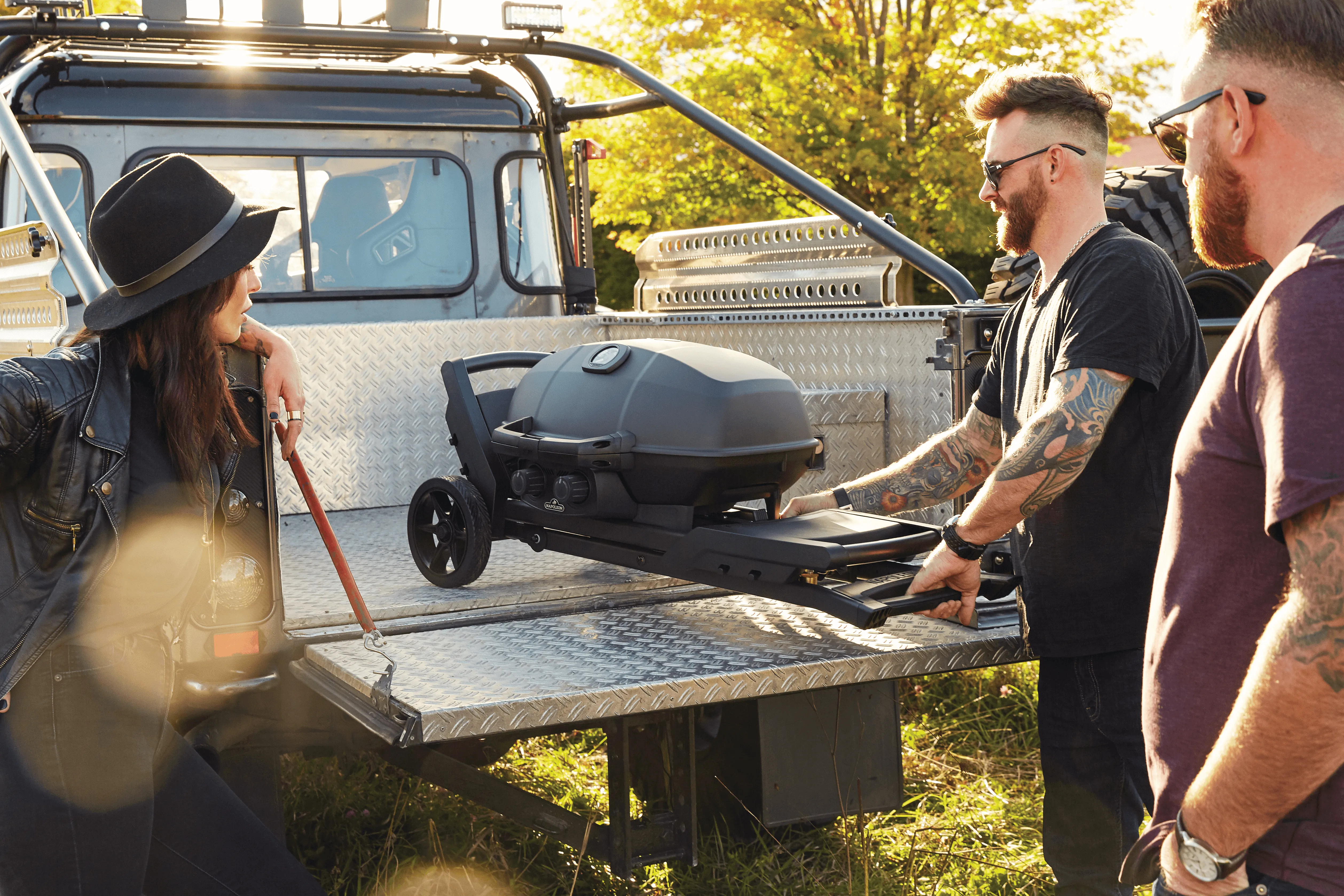 Napoleon PHANTOM TravelQ PRO 285 Portable BBQ with Scissor Cart (Matte Black)